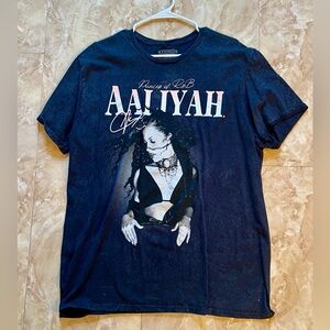 Aaliyah Rn’ B Singer Graphic T-shirt Men’s M